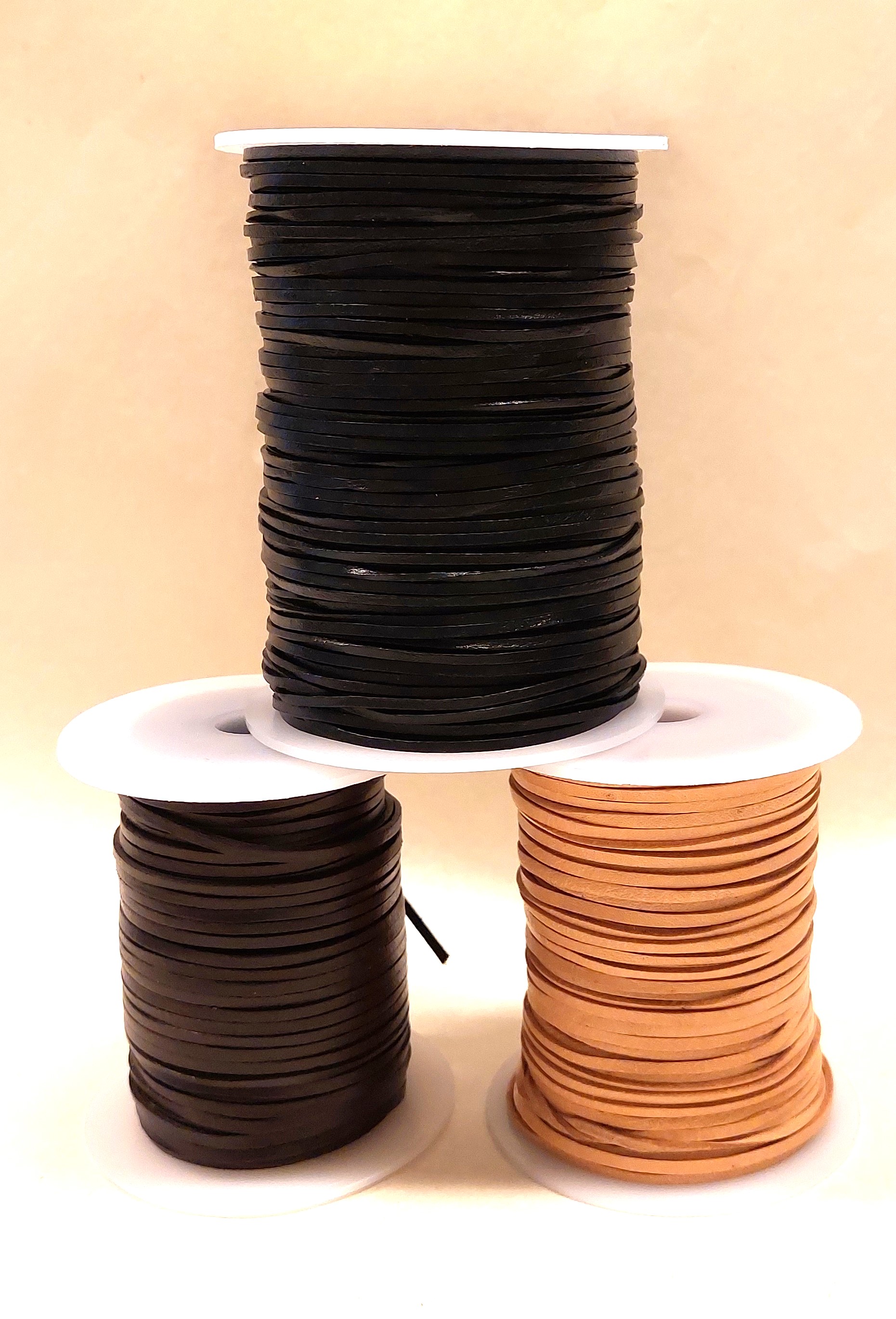 Plochý kožený řemínek šíře 2 mm, kůže